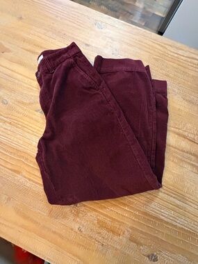 Old Navy Women's Wide-Leg Corduroy Pants in Wine